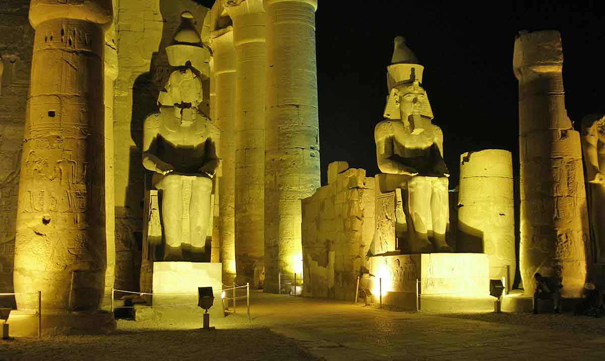 luxor temple statues night