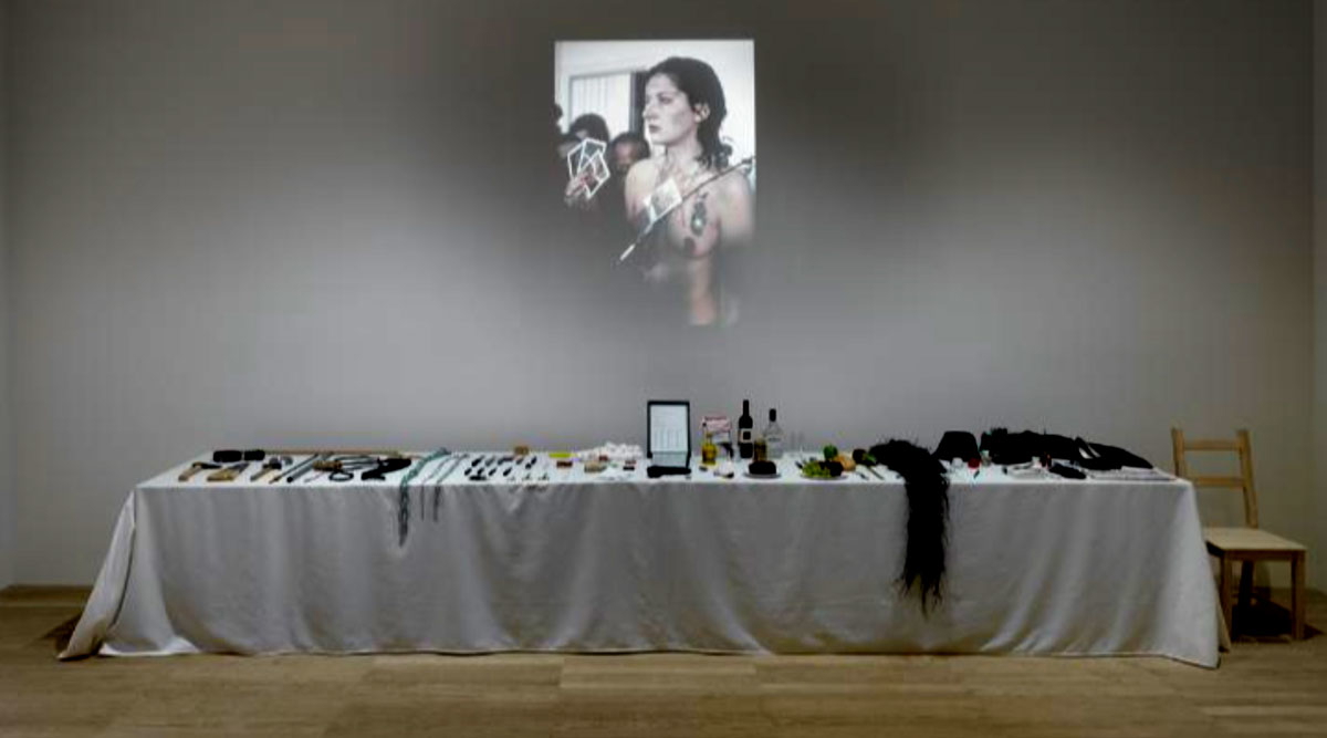 marina abramovic rhythm 0 table photograph