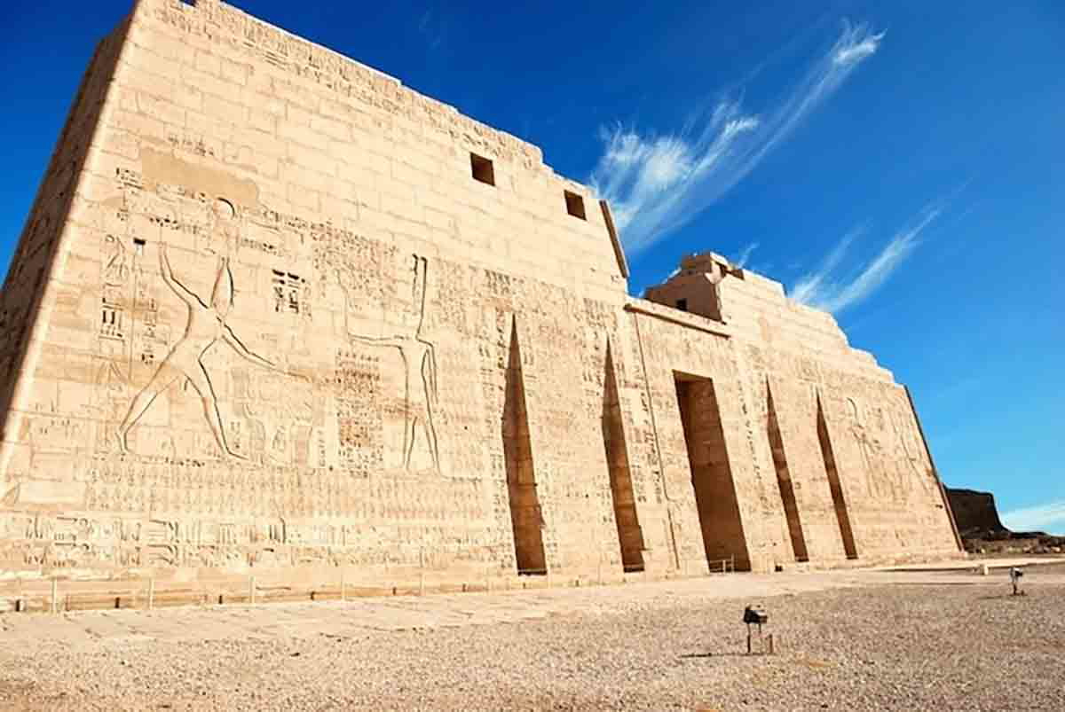 medinet habu temple