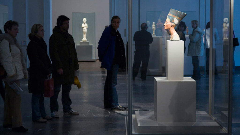 Nefertiti: The Enchanting Story of the Lady of the Two Lands