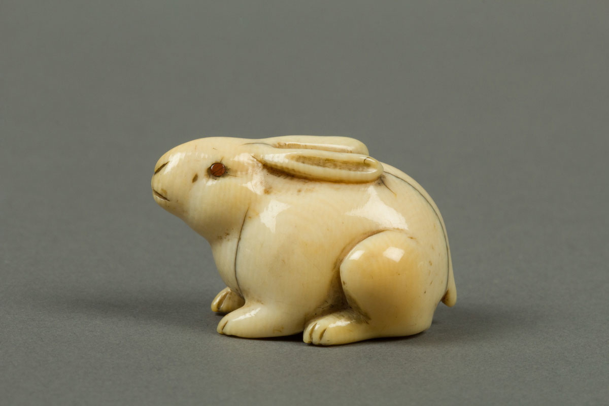 netsuke rabbit red eyes