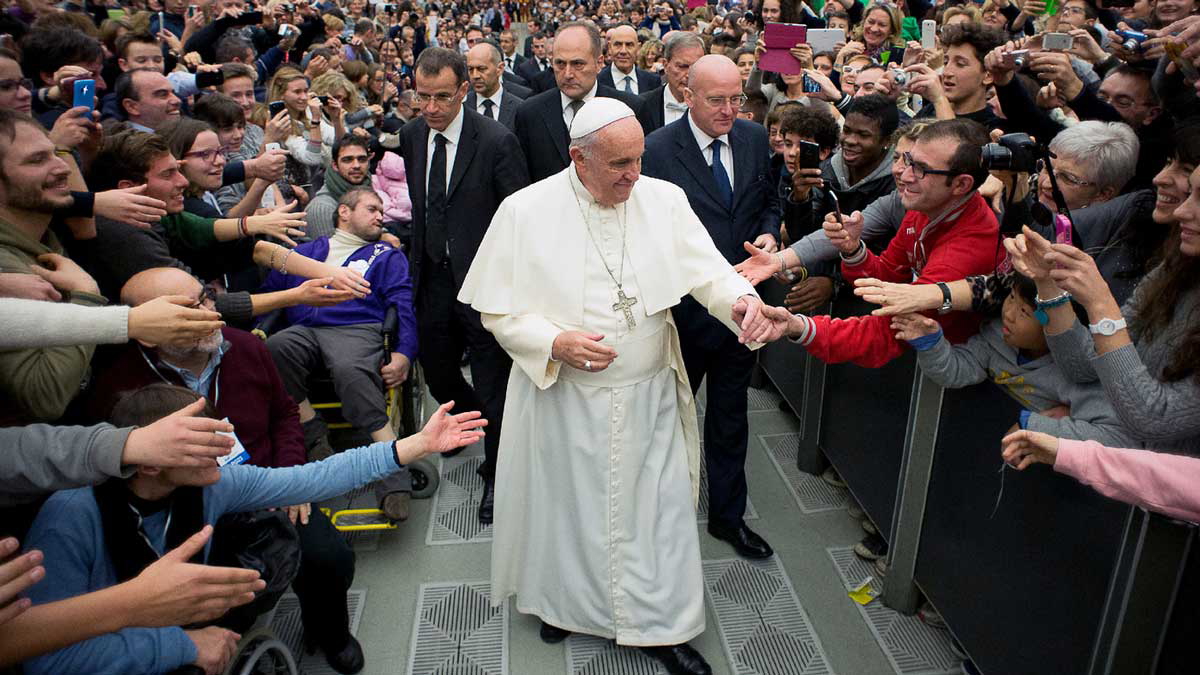 pope francis greets the faithful