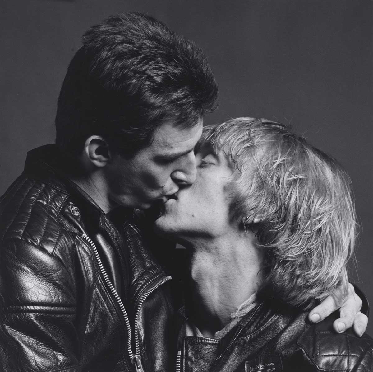 robert mapplethorpe larry and bobby kissing 1979