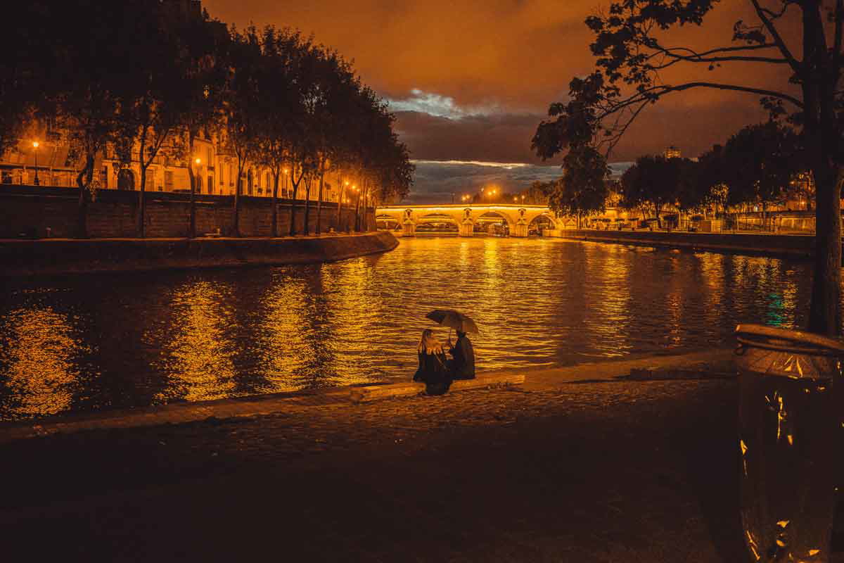 seine paris night romantic river gloomy couple