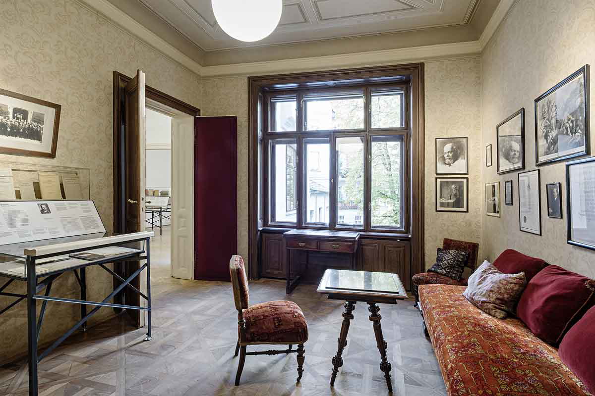 sigmund freud studio