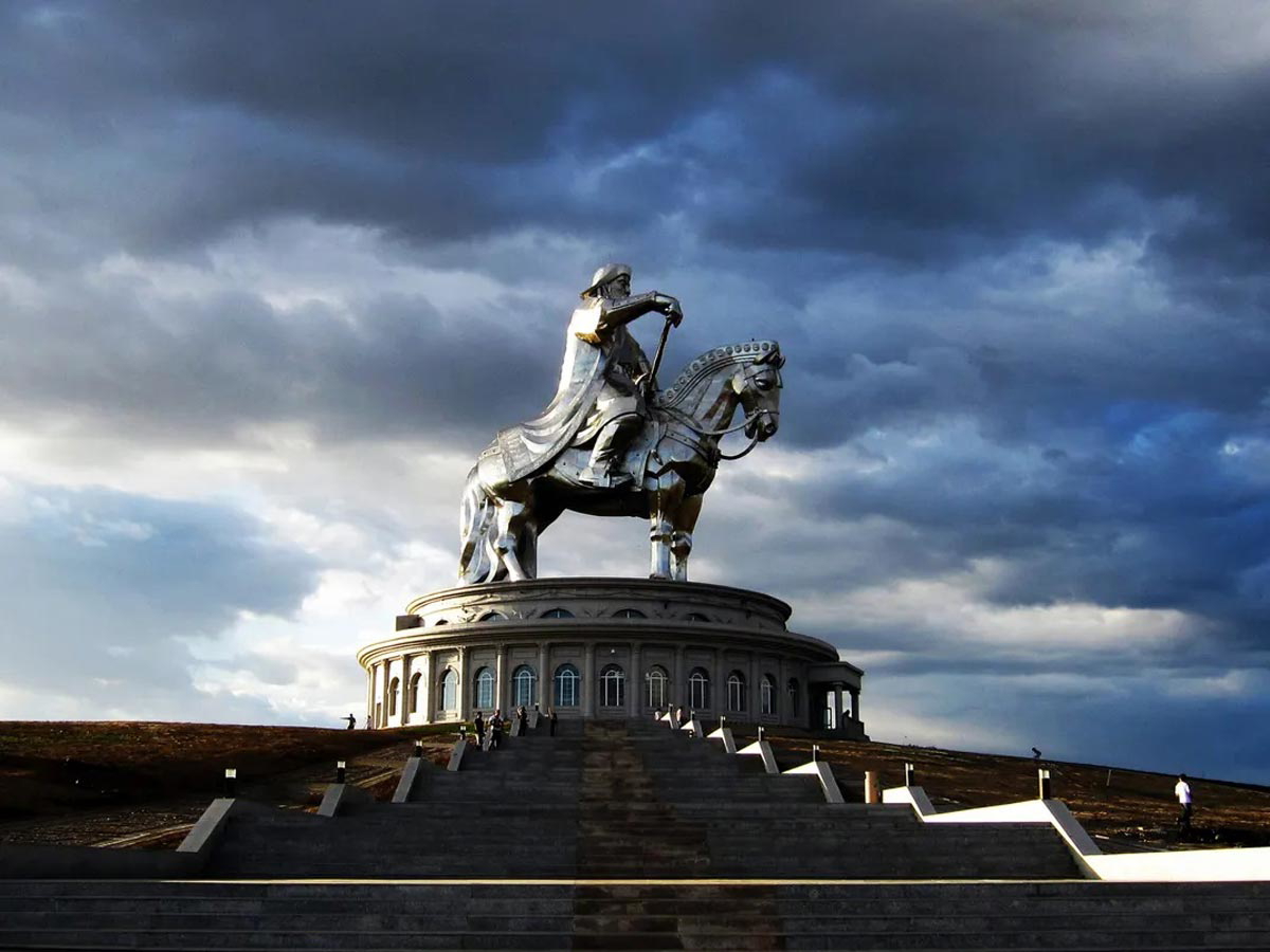 statue genghis khan