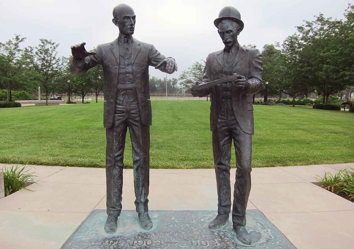 wilbur and orville statue