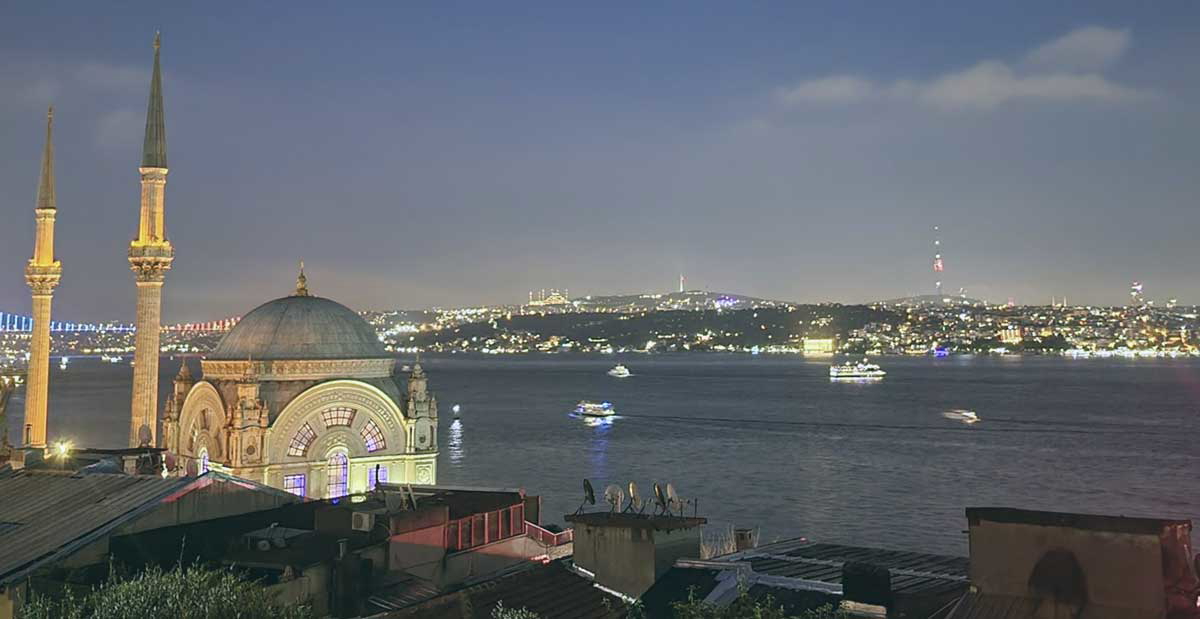 istanbul river at night