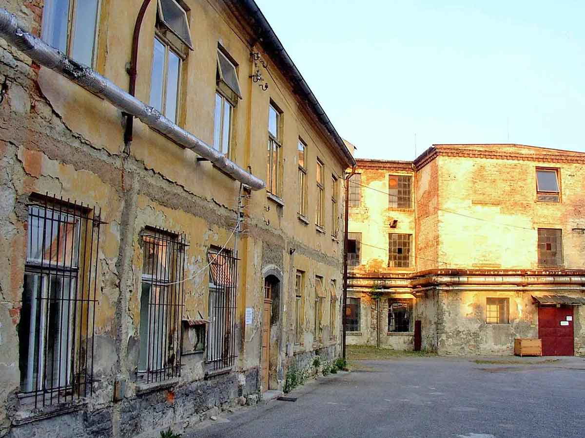 oskar schindler bronnlitz factory