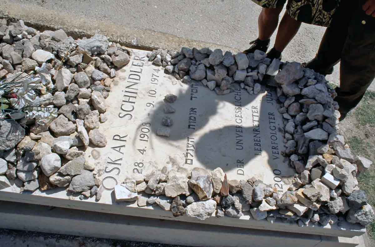 oskar schindler grave jerusalem