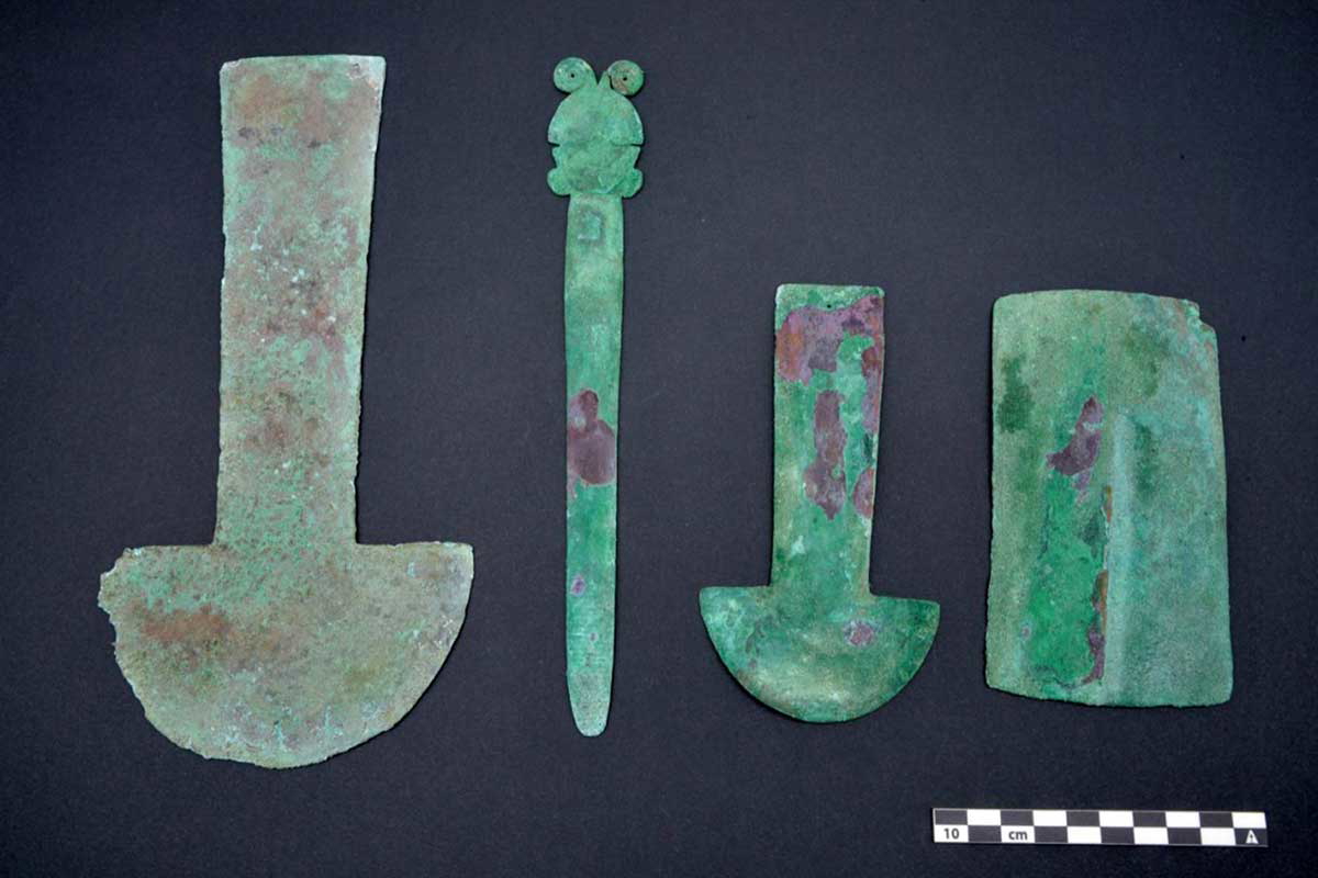 Tools found buried with a pre-Inca Sican surgeon, c. 900-1050 CE, Lambayeque, Peru. Source: Andina