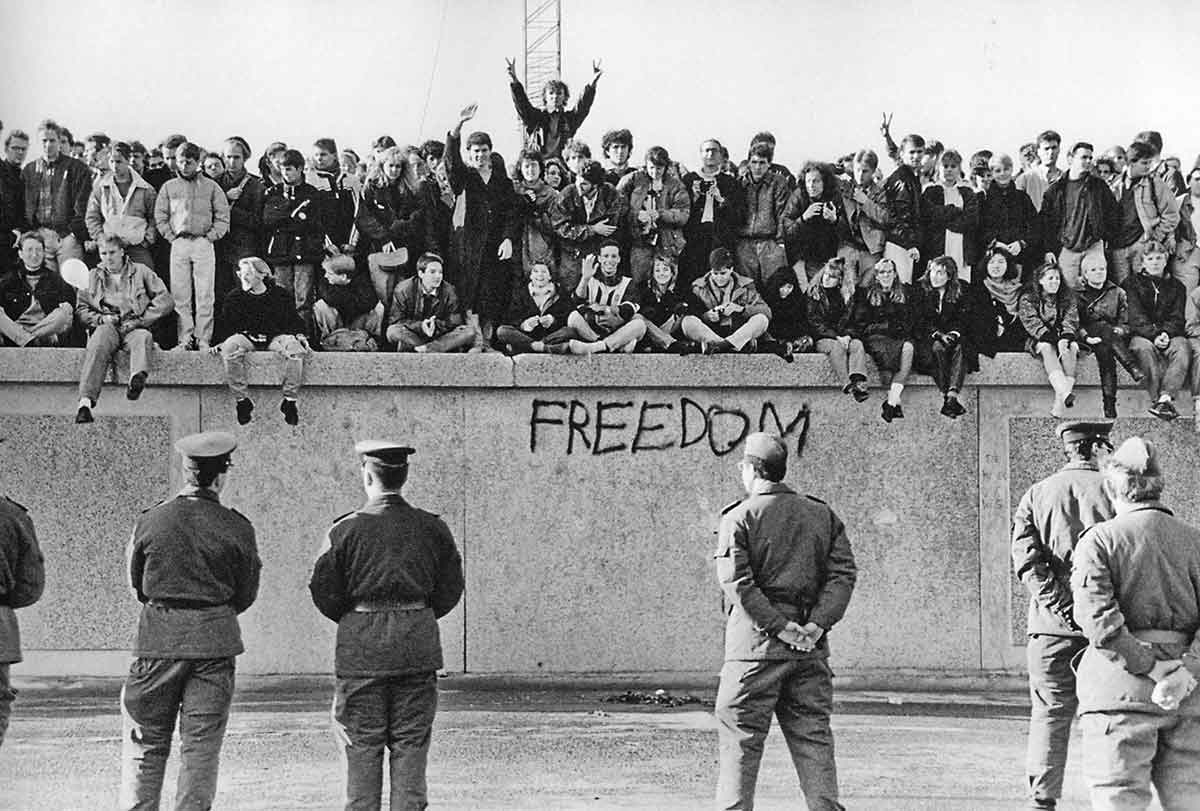 us national guard fall of berlin wall