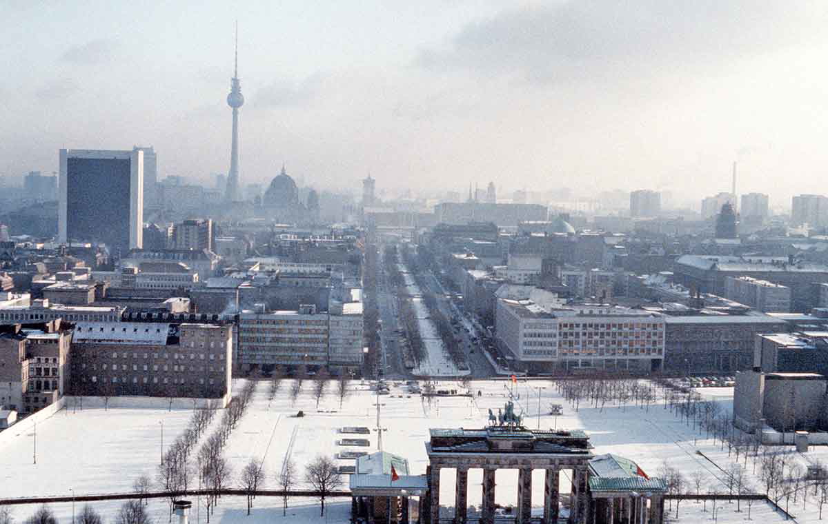 view of the brandenburg gate nara