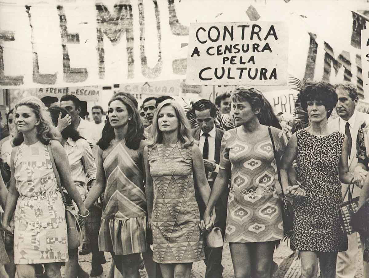 Female artists protesting censorship dictatorship brazil 1968