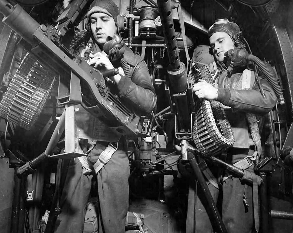  B-24 Waist Gunners Source: worldwarphotos.info