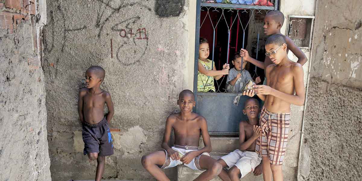 favela ghettho children brazil poverty oppression social