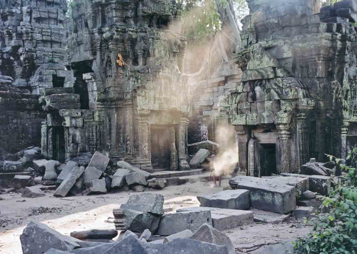 abandoned temple angkor