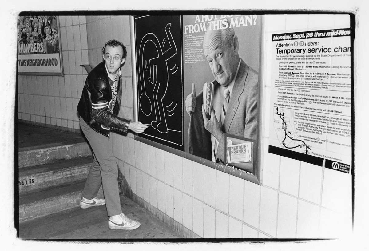 keith haring subway drawing grafitti