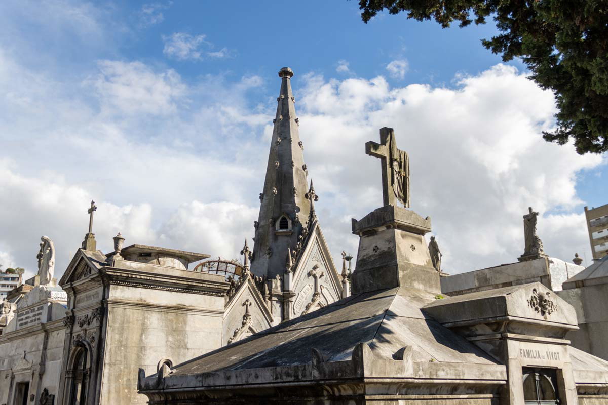 recoleta cemetary samantha demangate