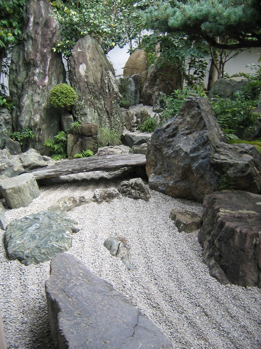 rock-mountain-and-gravel-river-at-daisen-in-stone-garden