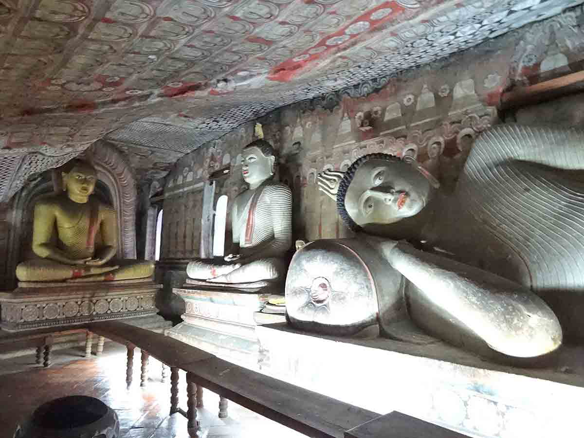 sri lanka dambulla cave