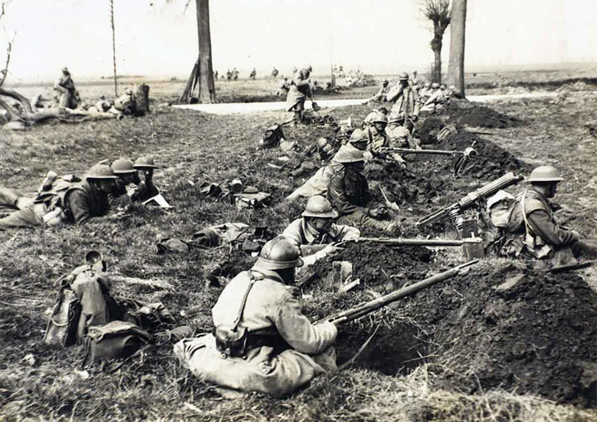 British and French soldiers 1918