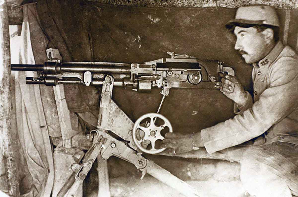 french machine gunner 1915