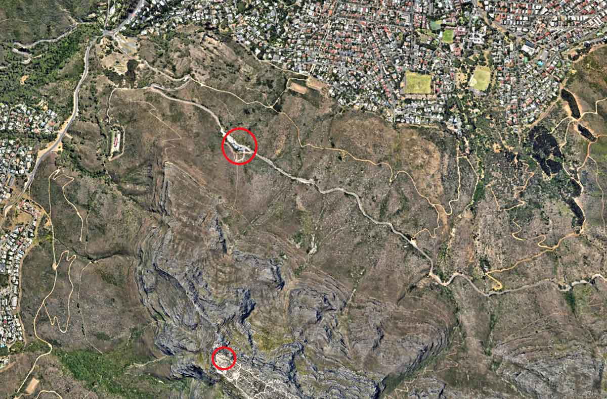 Image from Google Earth showing the Cableway stations circled in red, as well as the roads that lead from the city to the side of the mountain. Source: edited from Google Earth