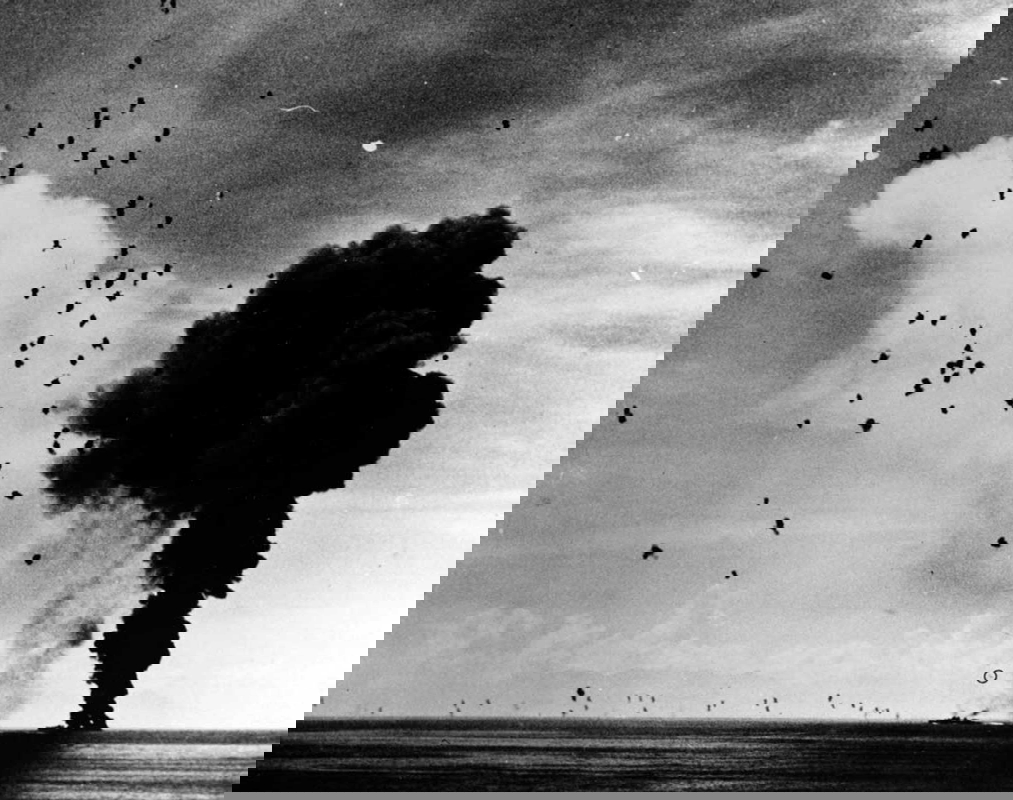 U.S.S. St Lo Hit by A Kamikaze Leyte Gulf 