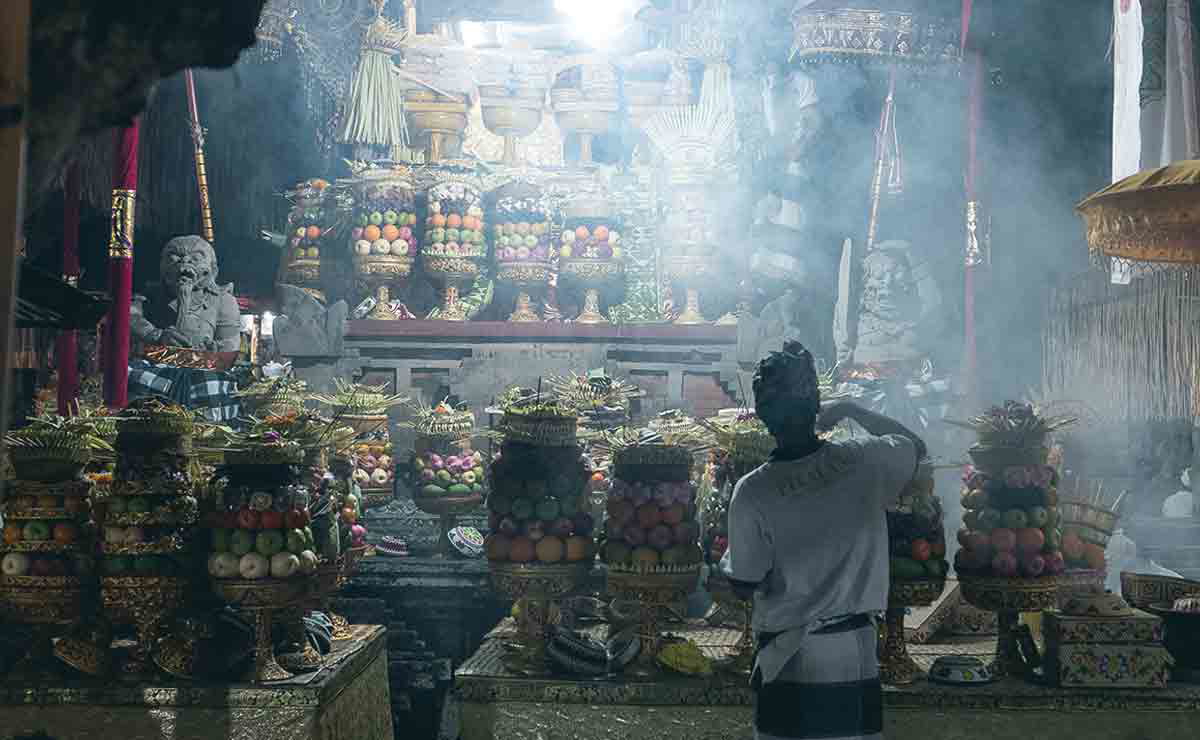 man temple incense bali hinduism