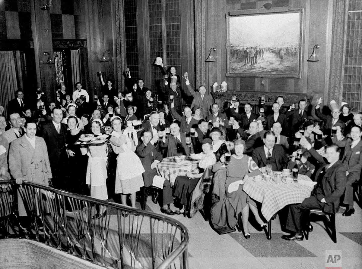 repeal prohibition chicago loop hotels beer 1933