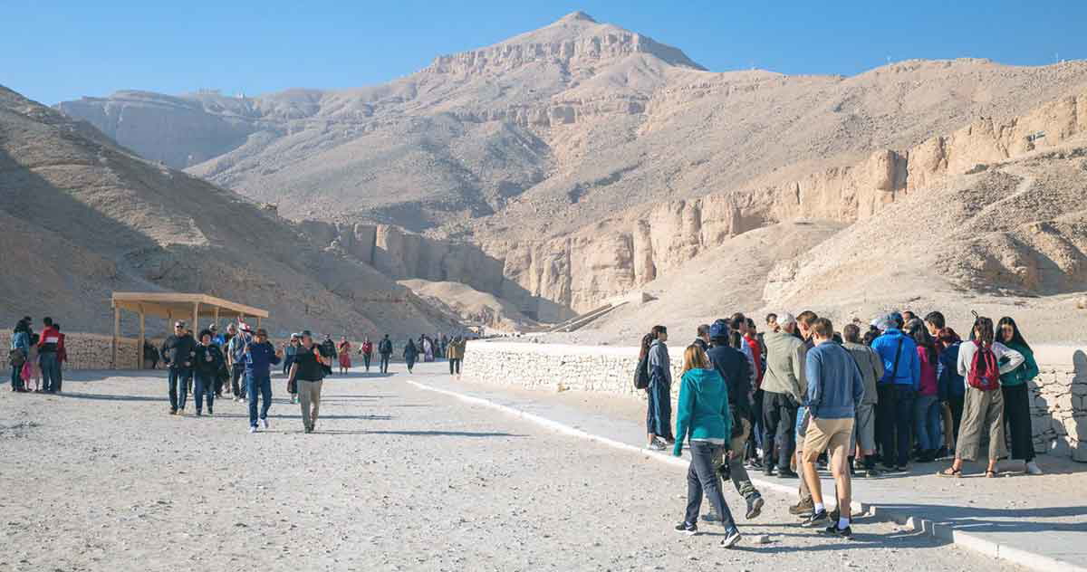 tourists valley of the kings