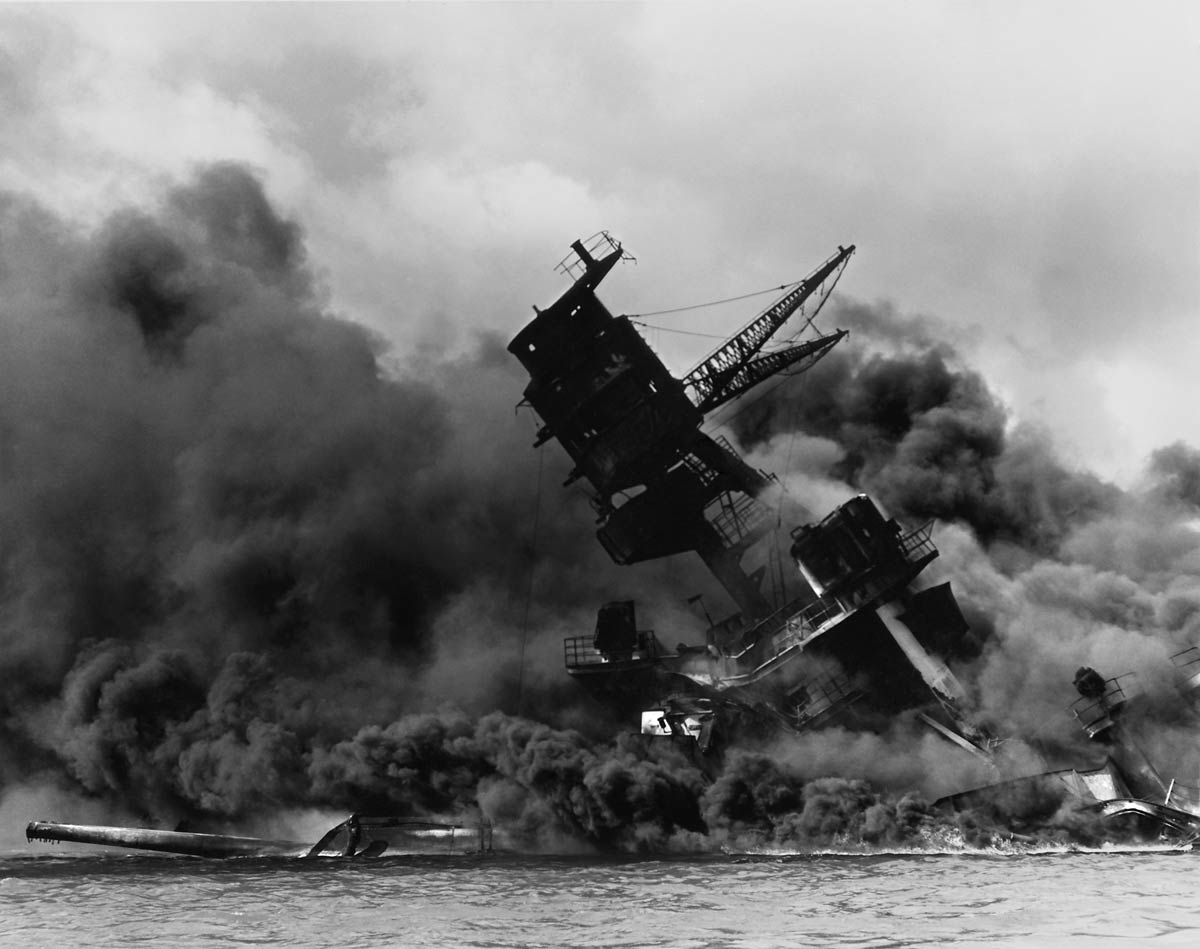 uss-arizona-sinking