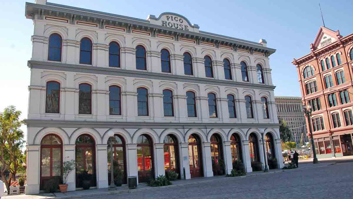 Pueblo pico house