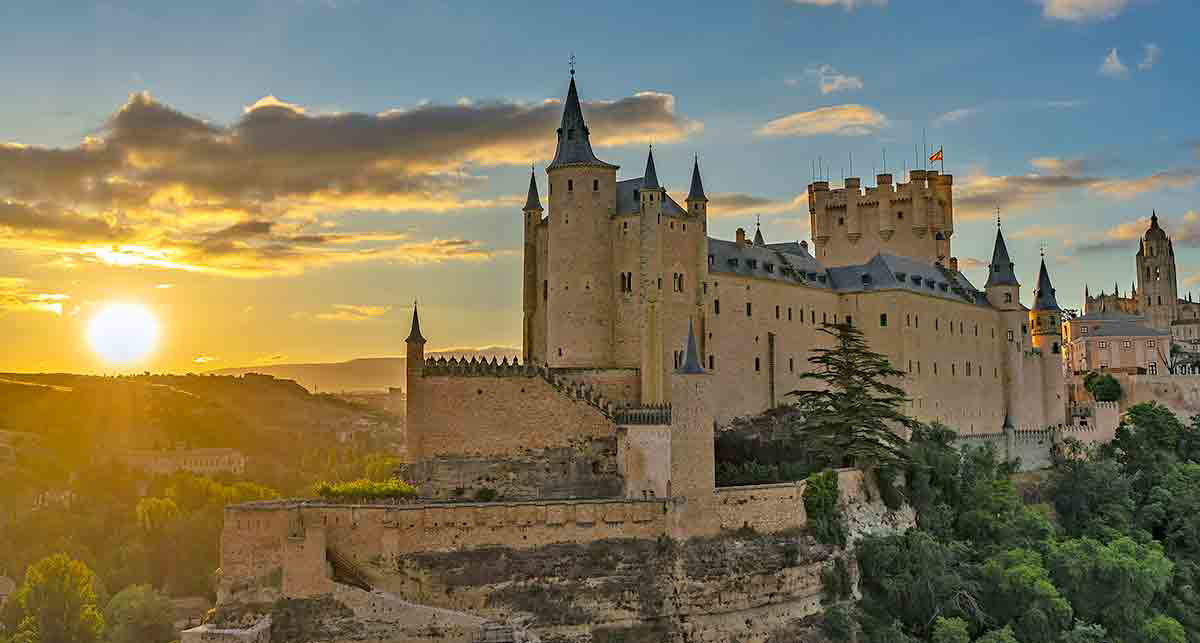 alcazar segovia sunset spanish castle