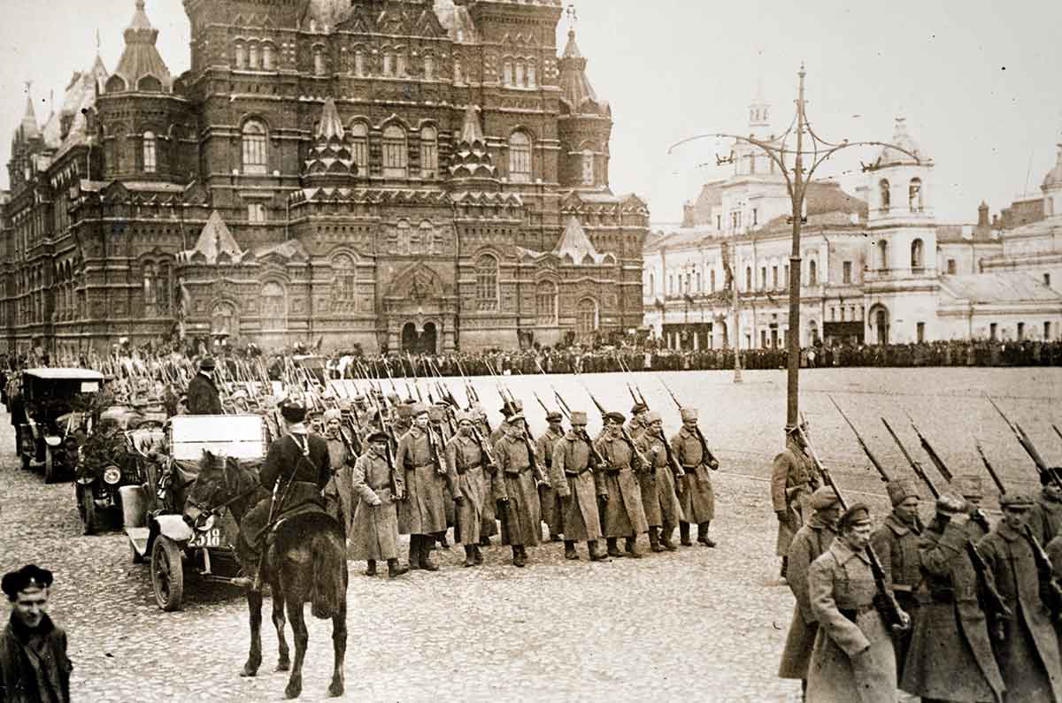 bolshevik soldiers red square national archives