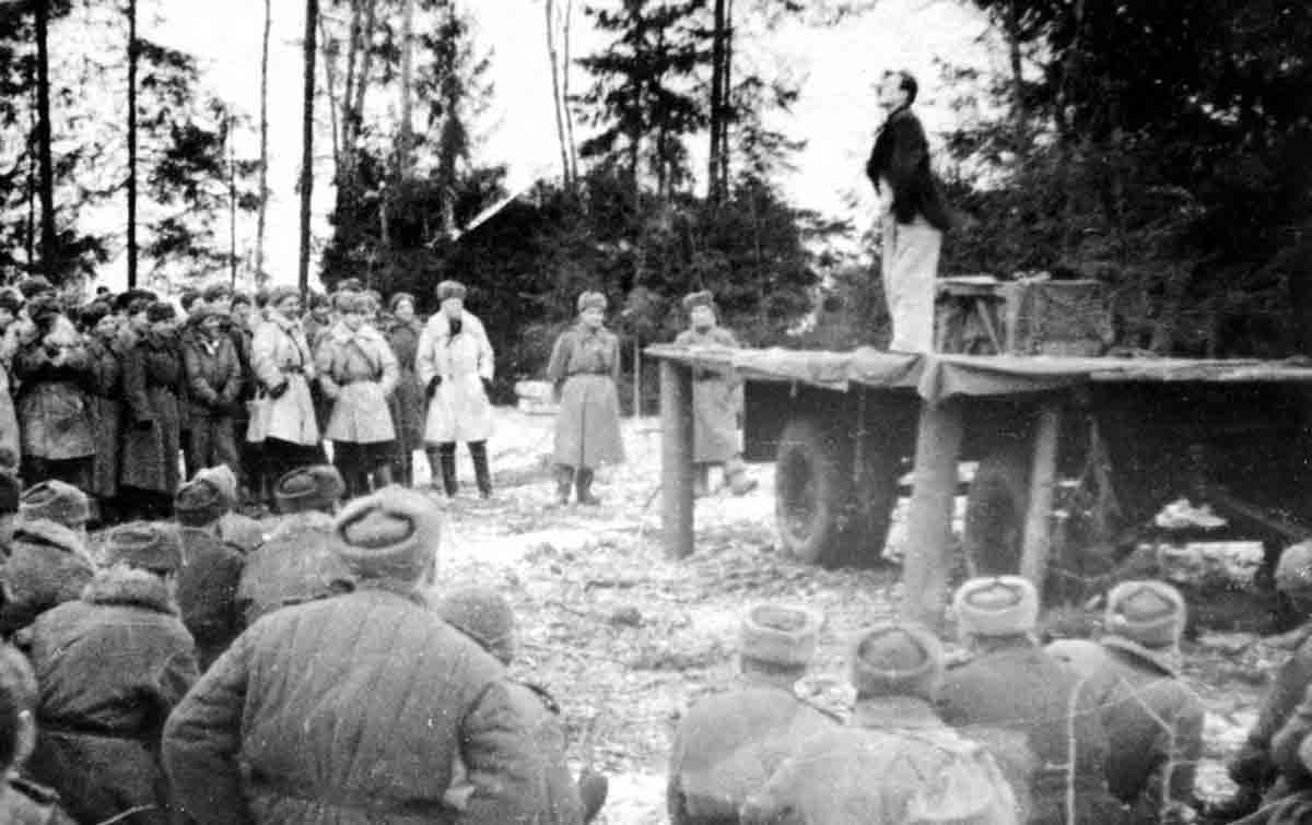 clown performs for soviet troops ptj.spb