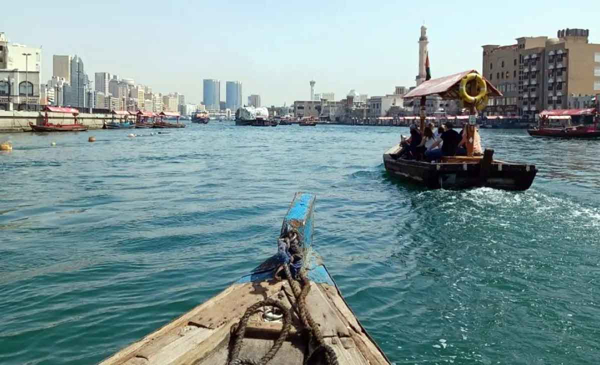 crossing dubai abra boat
