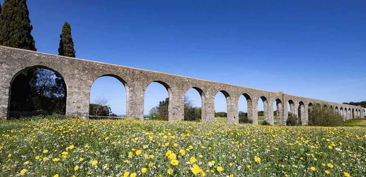 evora aquaduct