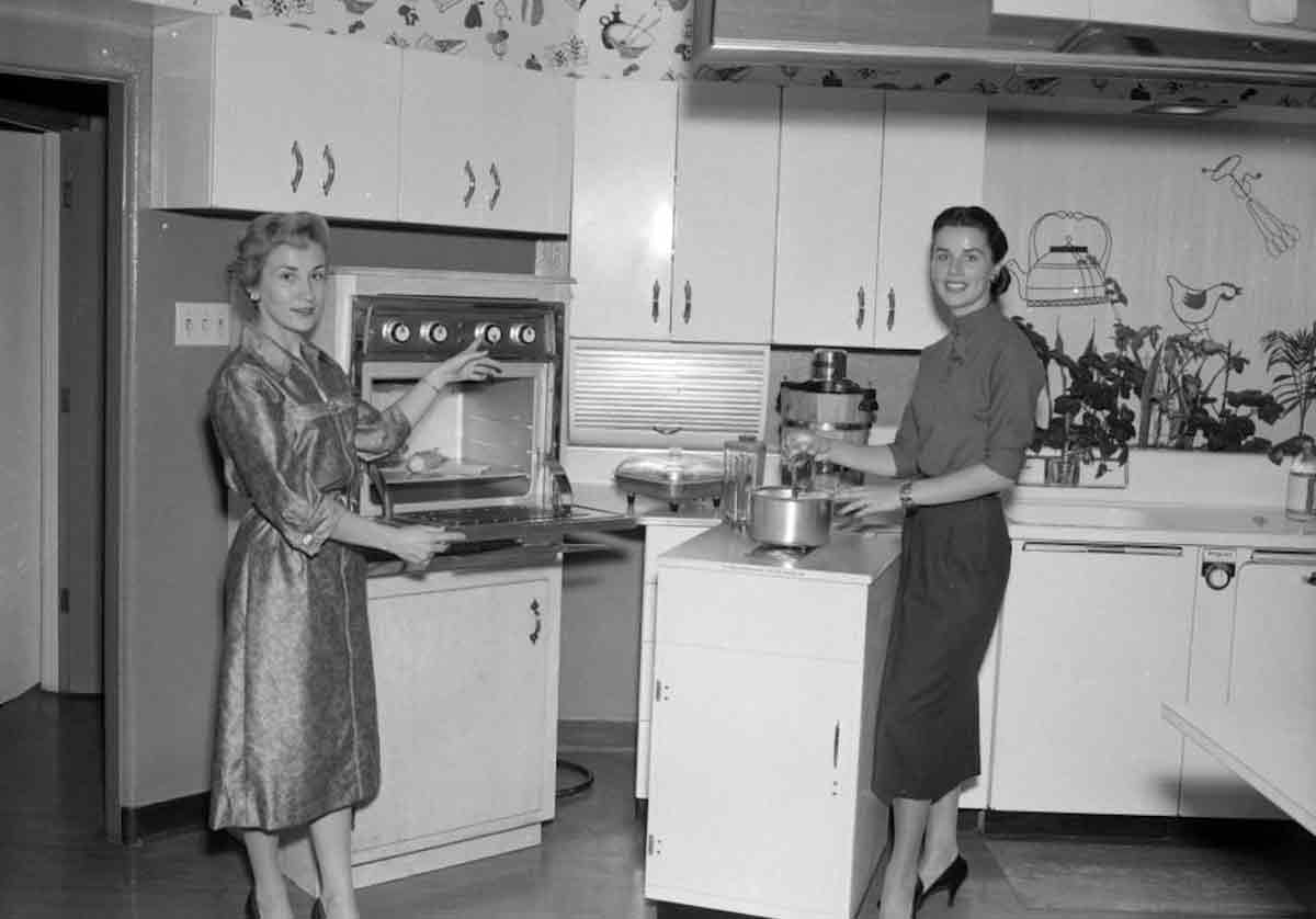 housewives model kitchens 1956
