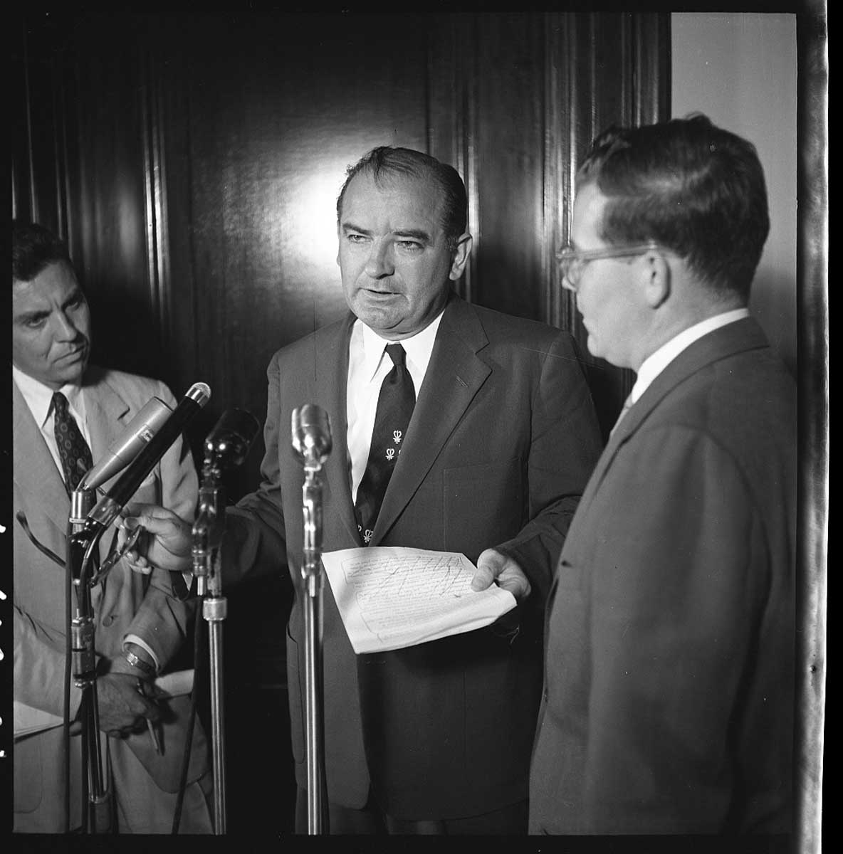 joseph mccarthy senator red scare 1950s