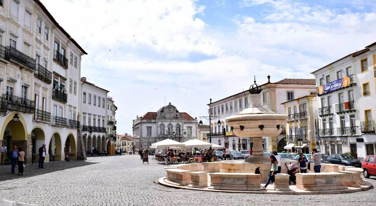 praca giraldo evora portugal