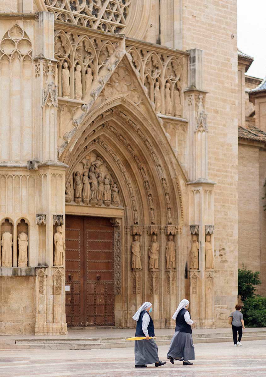 valencia catheral doorway architecture