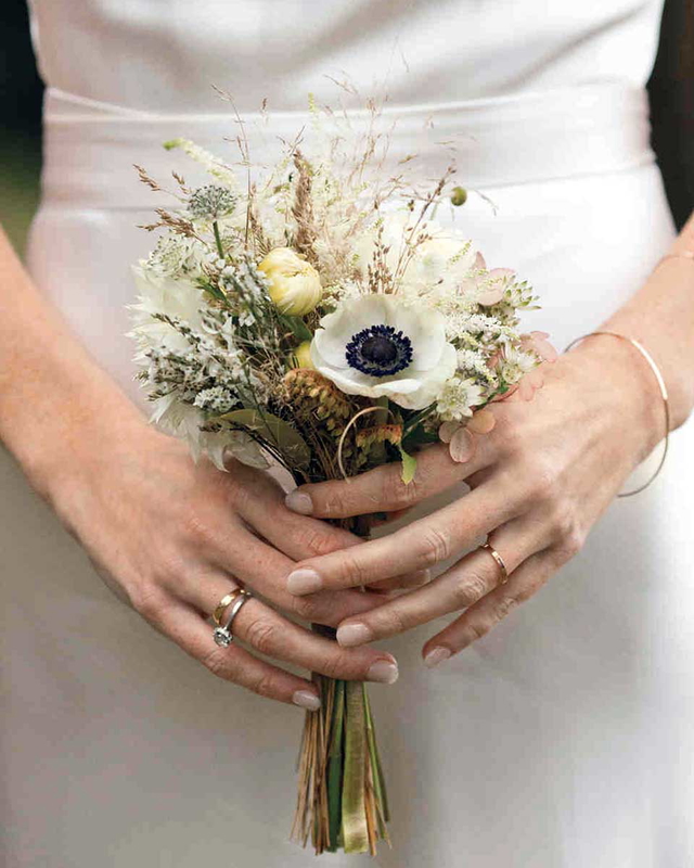 Traditional wedding bouquet. Source: Martha Stewart Weddings
