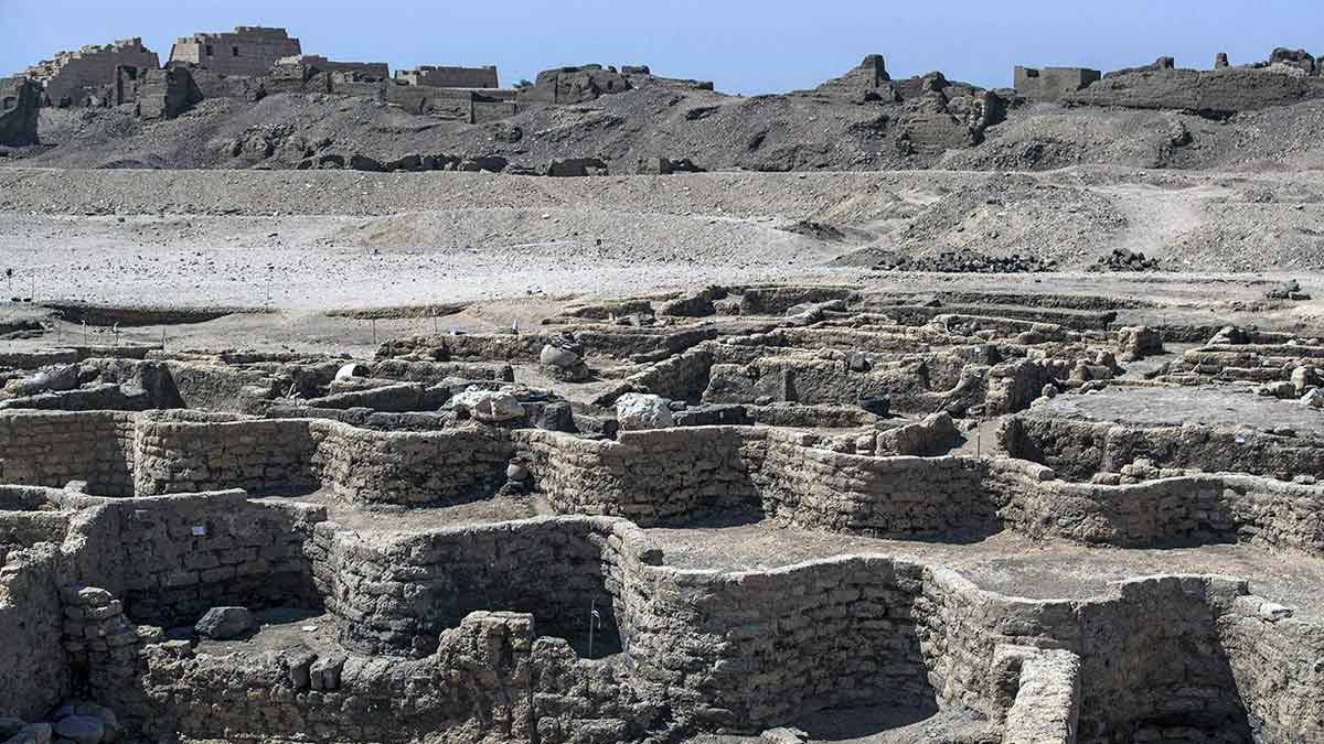 Egypt Aten Zigzag Walls