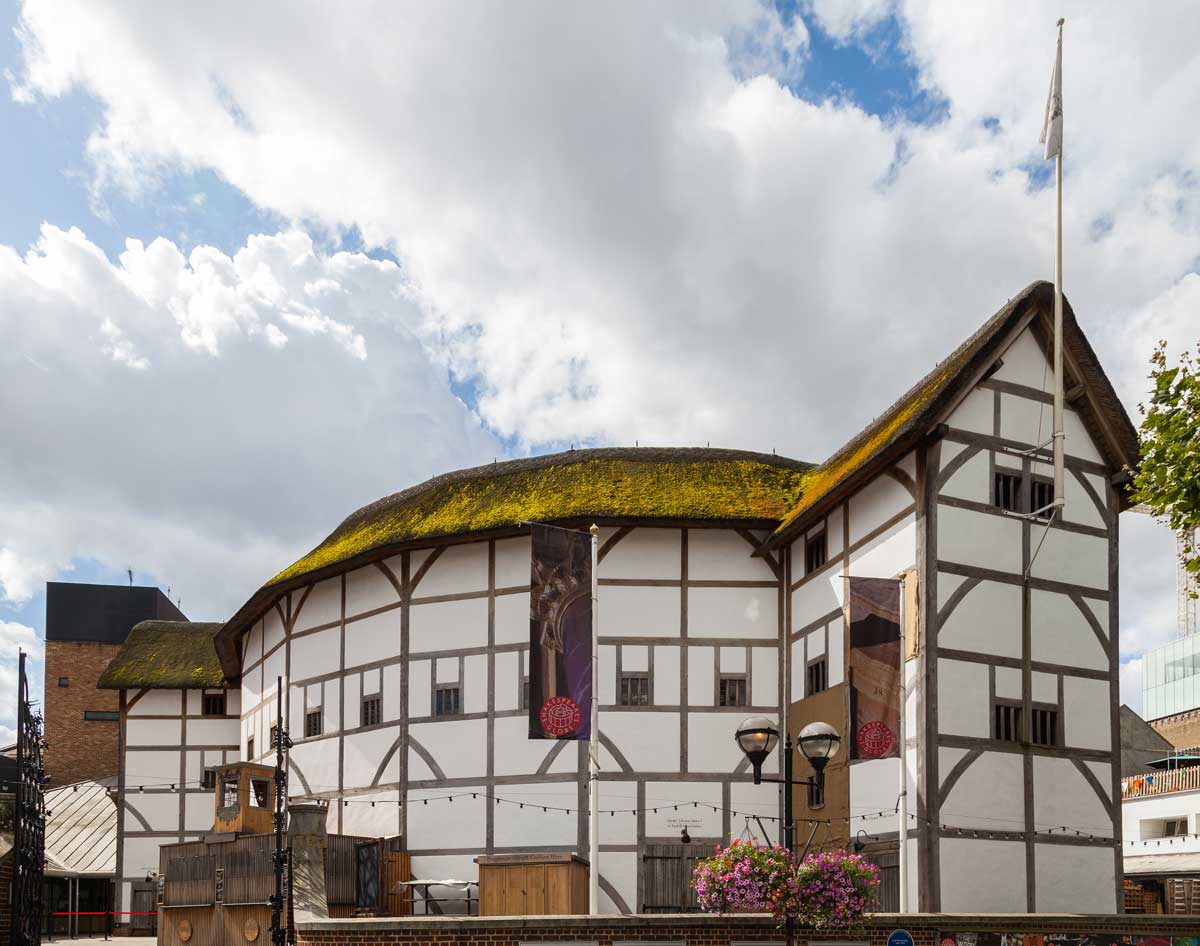 globe theater william shakespeare london outside sky