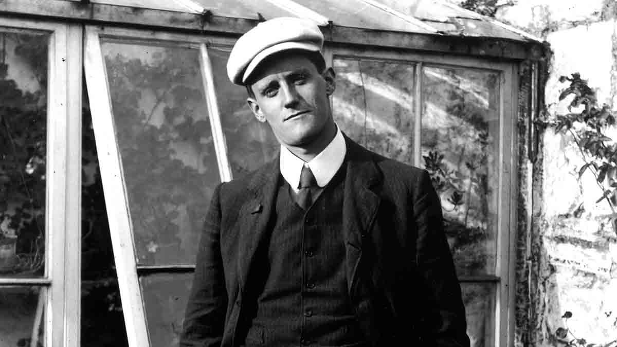 james joyce standing hat