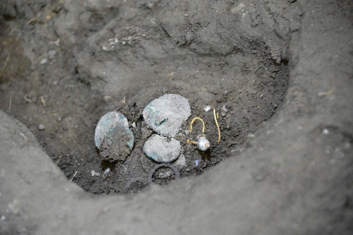 jewelry coins discovered pompeii
