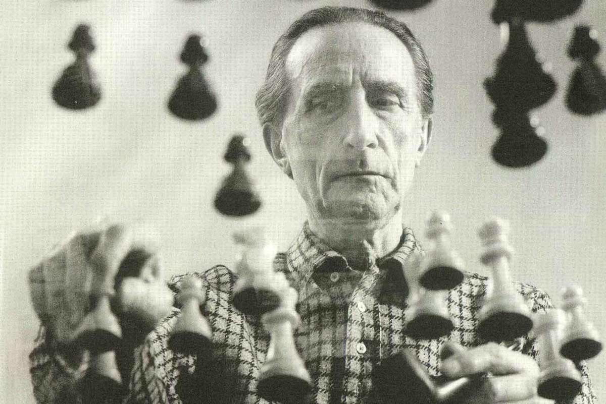 marcel duchamp playing chess