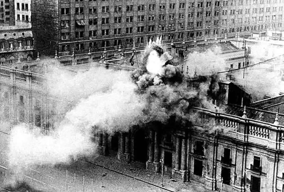 presidential palace under fire